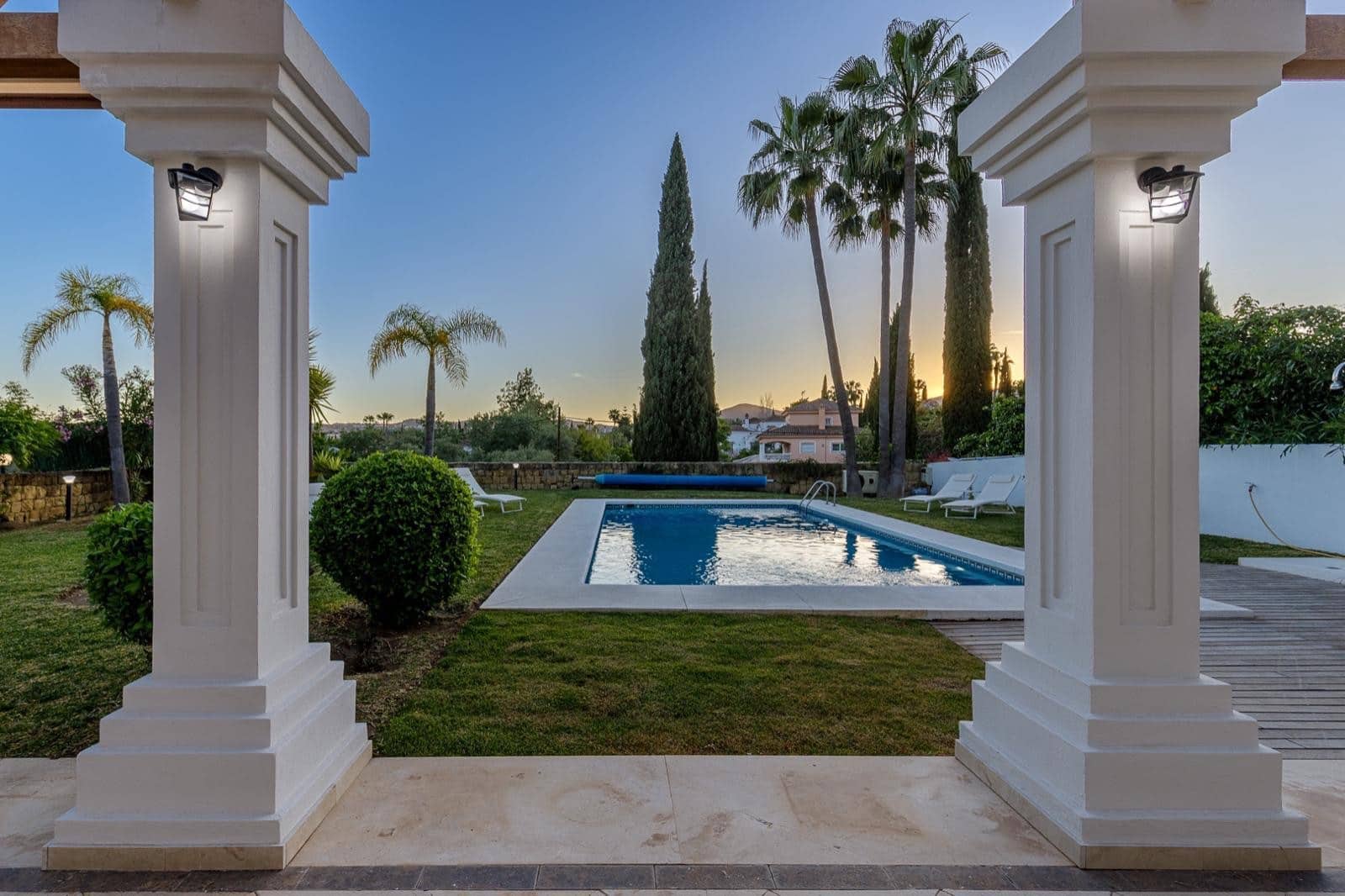 5 bedroom Villa for sale in Mijas Costa with pool garage - € 1,600,000 (Ref: 8556883)