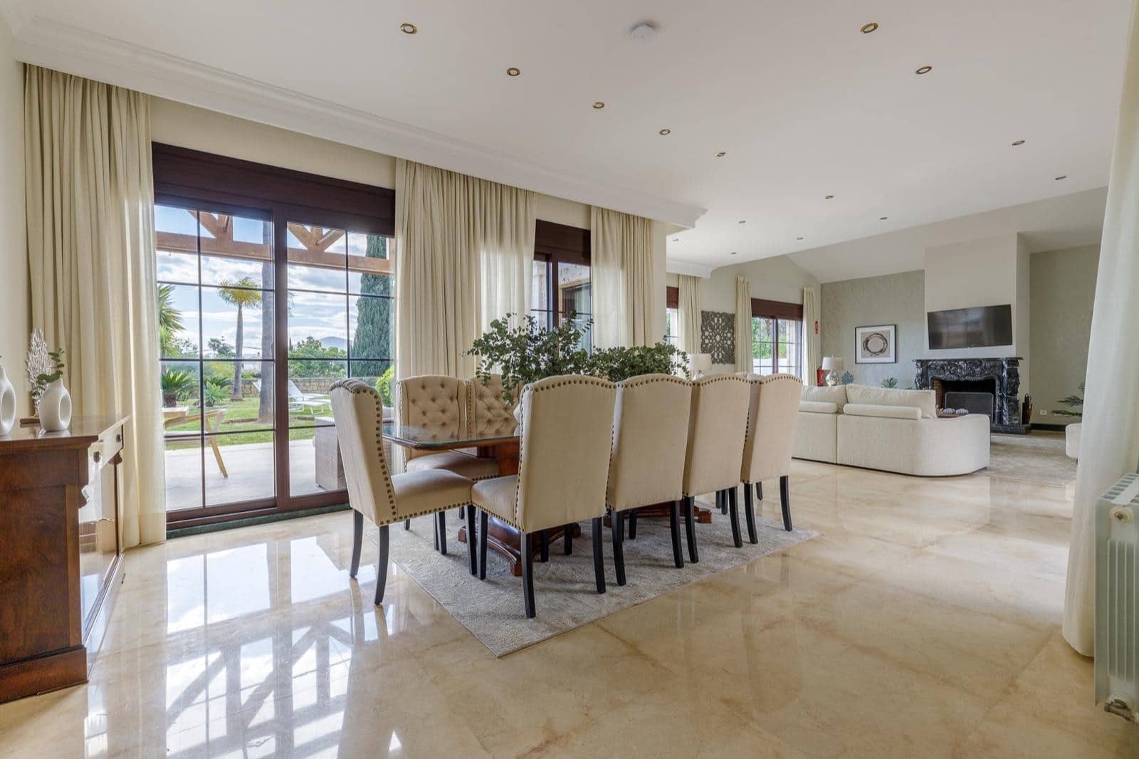 5 bedroom Villa for sale in Mijas Costa with pool garage - € 1,600,000 (Ref: 8556883)