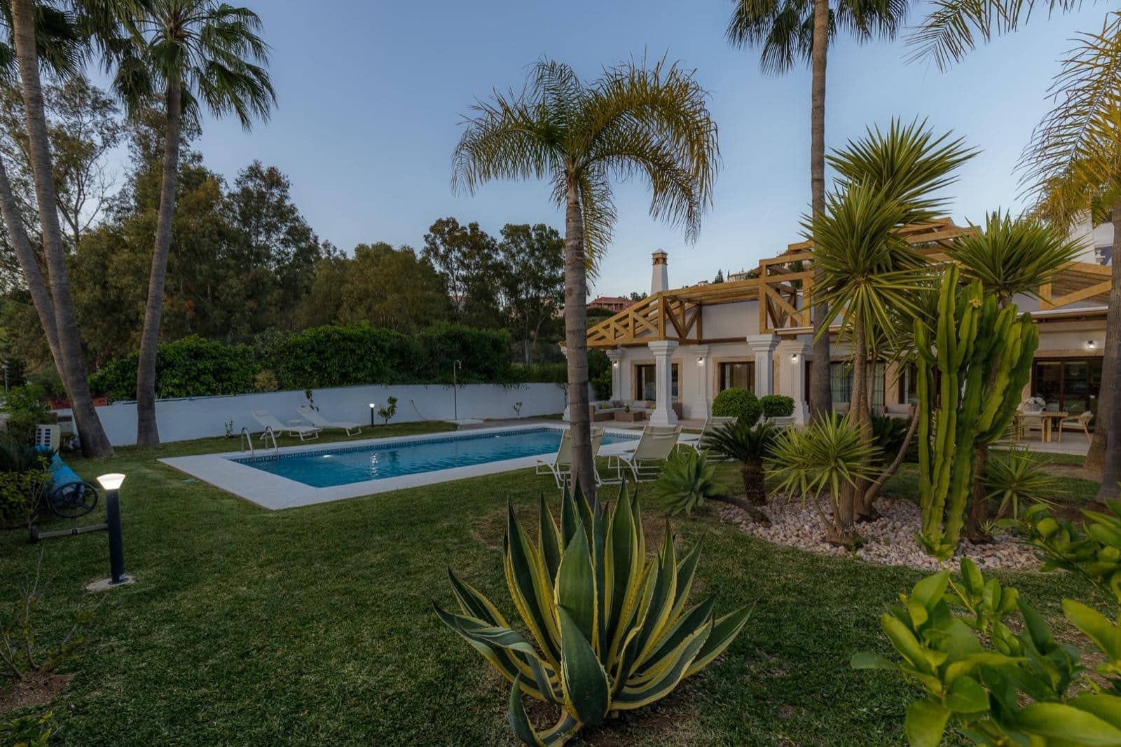 5 bedroom Villa for sale in Mijas Costa with pool garage - € 1,600,000 (Ref: 8556883)