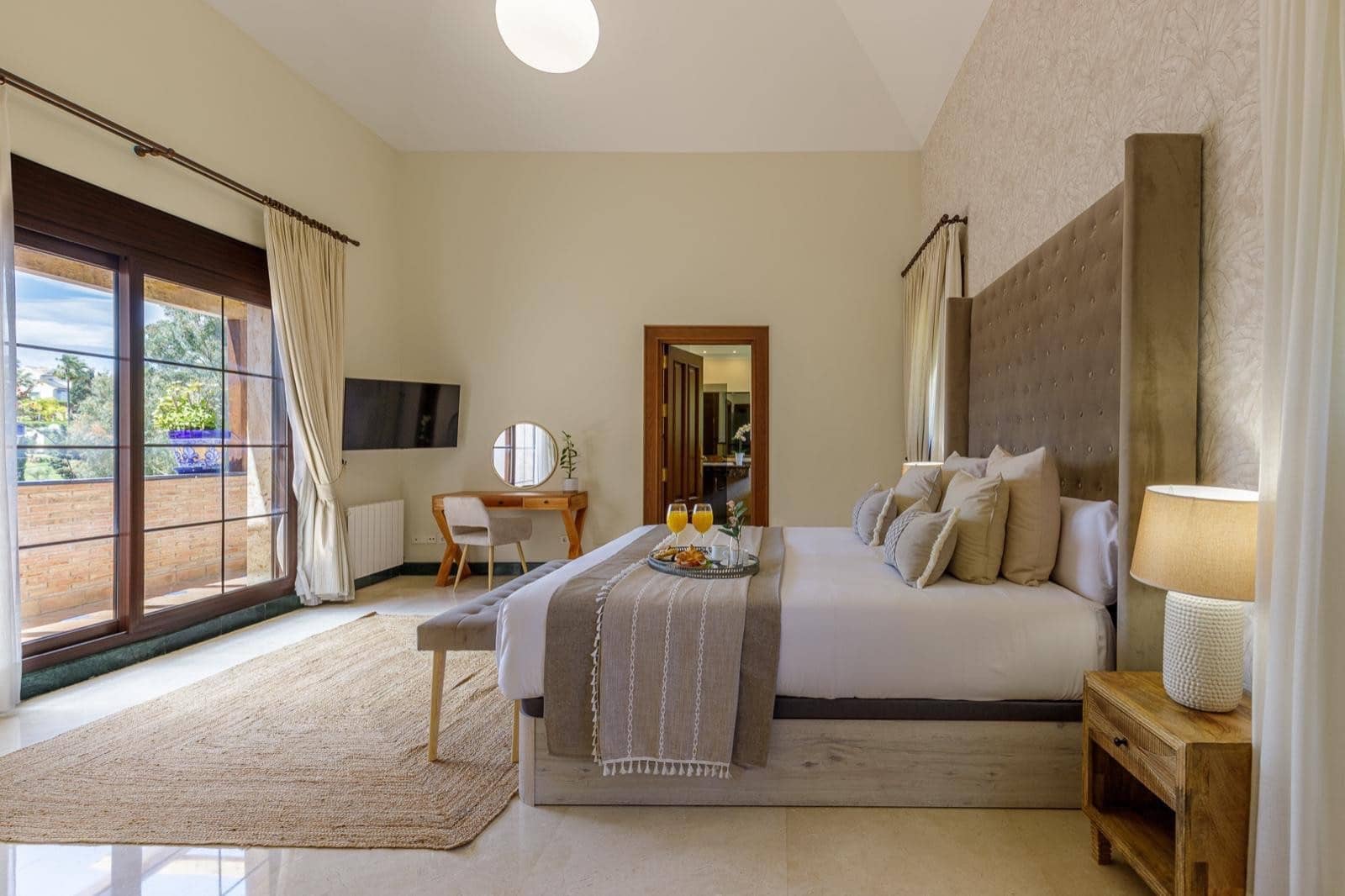 5 bedroom Villa for sale in Mijas Costa with pool garage - € 1,600,000 (Ref: 8556883)