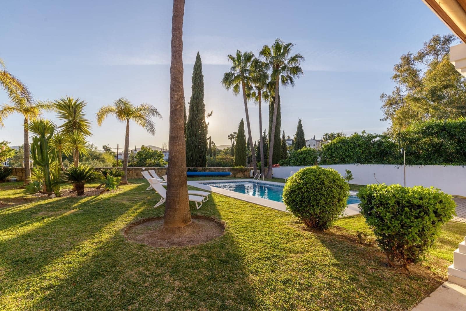 5 bedroom Villa for sale in Mijas Costa with pool garage - € 1,600,000 (Ref: 8556883)