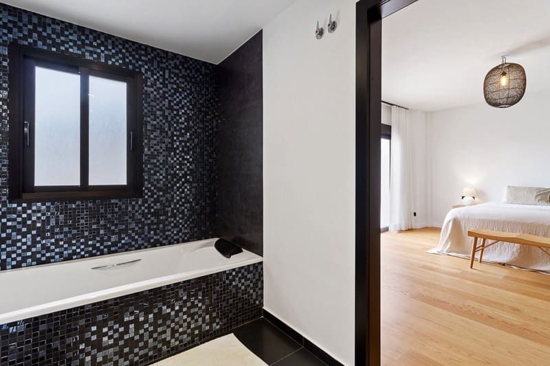 5 bedroom Villa for sale in Benalmadena with pool garage - € 2,750,000 (Ref: 8564729)