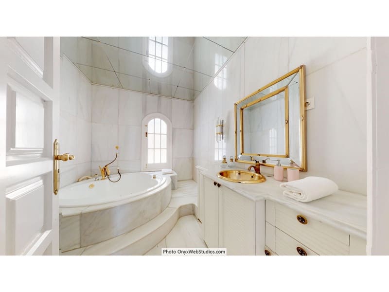 Villa for sale in Mijas with pool garage - € 4,500,000 (Ref: 8564734)