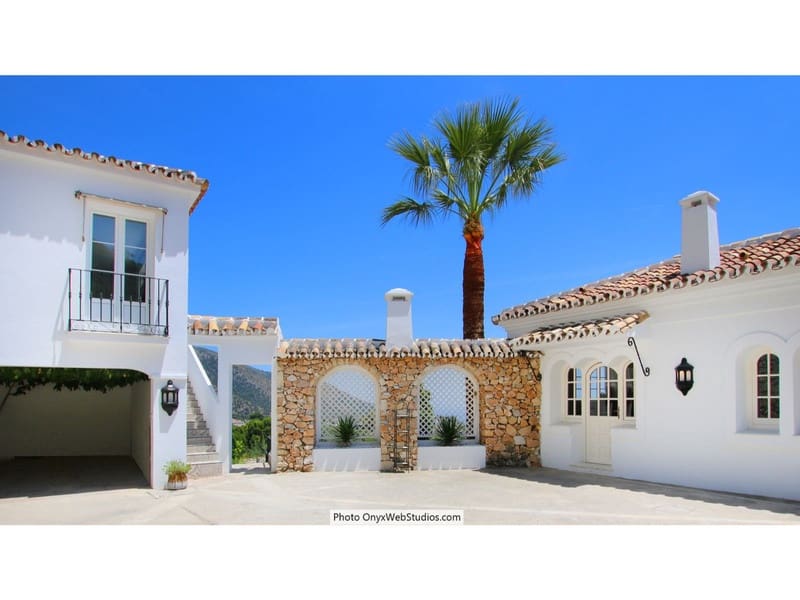 Villa for sale in Mijas with pool garage - € 4,500,000 (Ref: 8564734)