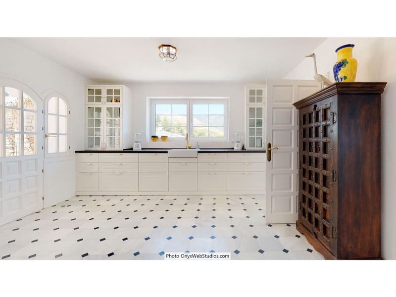 Villa for sale in Mijas with pool garage - € 4,500,000 (Ref: 8564734)