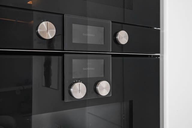 2 bedroom Apartment for sale in Estepona with pool garage - € 948,000 (Ref: 8564737)