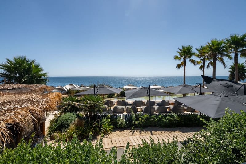 2 bedroom Apartment for sale in Estepona with pool garage - € 948,000 (Ref: 8564737)