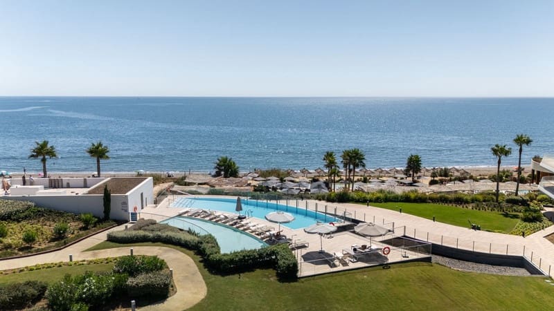 2 bedroom Apartment for sale in Estepona with pool garage - € 948,000 (Ref: 8564737)