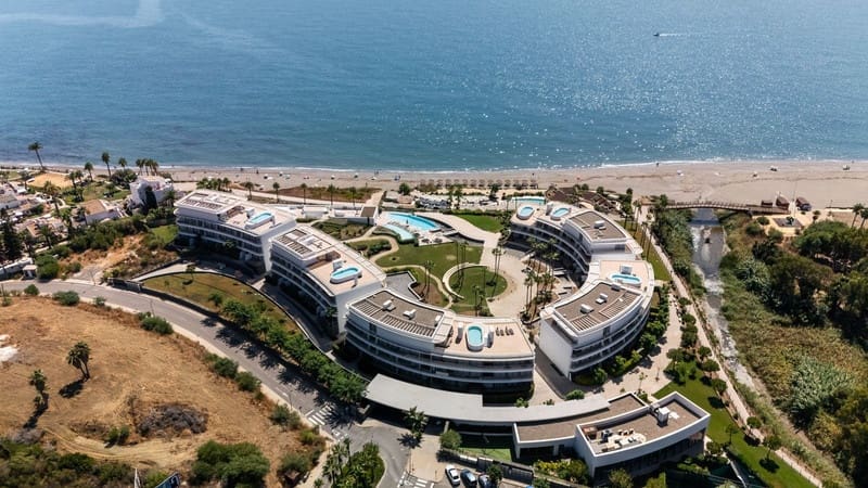 2 bedroom Apartment for sale in Estepona with pool garage - € 948,000 (Ref: 8564737)