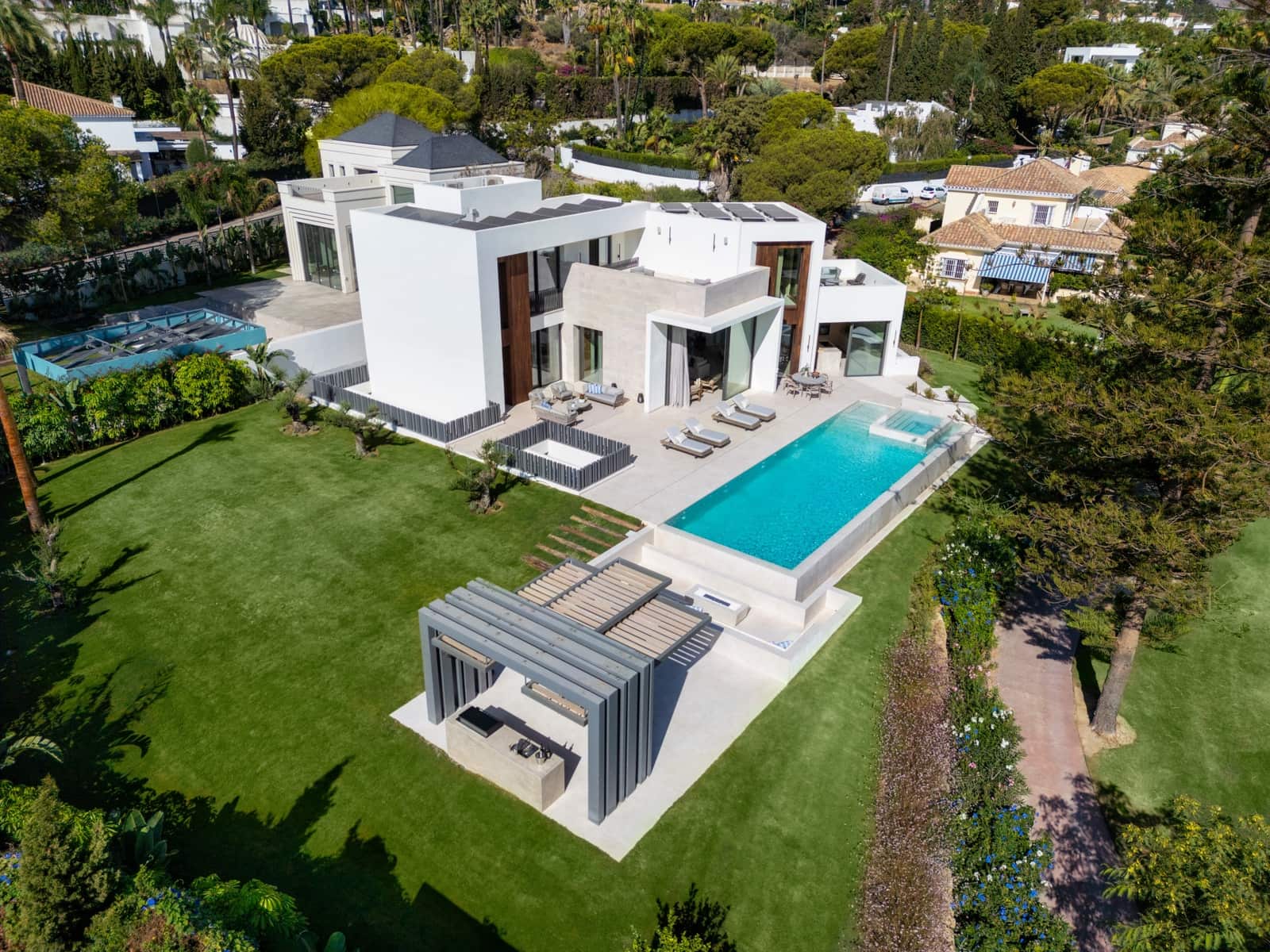 5 makuuhuone Huvila myytävänä paikassa Marbella mukana uima-altaan 
autotalli - 7 495 000 € (Ref: 8578246)