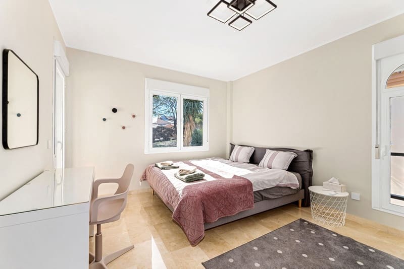 4 bedroom Villa for sale in Riviera del Sol with pool garage - € 699,000 (Ref: 8580025)