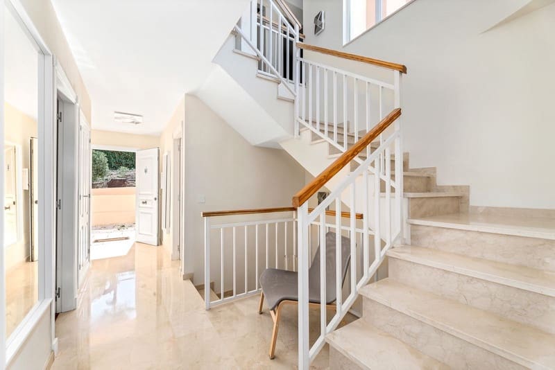 4 bedroom Villa for sale in Riviera del Sol with pool garage - € 699,000 (Ref: 8580025)