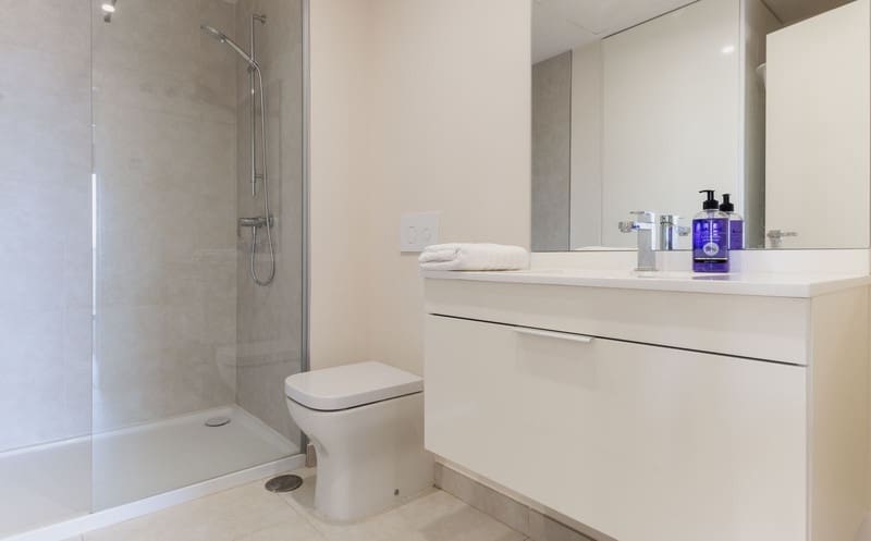 2 soveværelse Lejlighed til salg i La Cala de Mijas med swimmingpool garage - € 595.000 (Ref: 8580026)