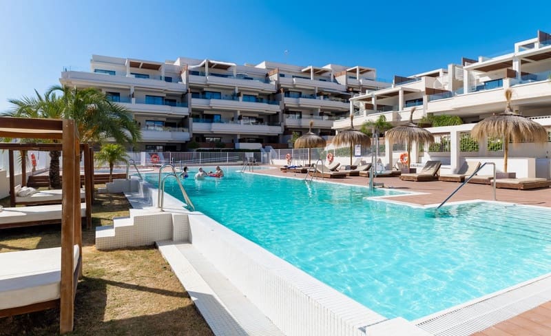 2 soveværelse Lejlighed til salg i La Cala de Mijas med swimmingpool garage - € 595.000 (Ref: 8580026)