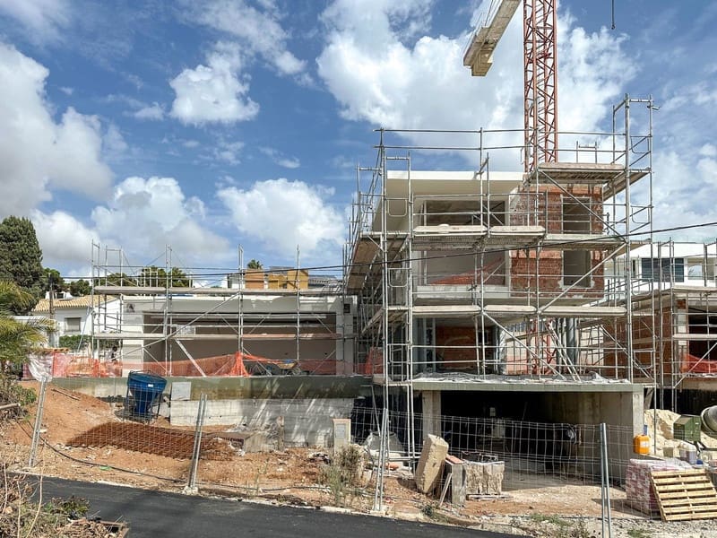 4 soverom Villa til salgs i El Chaparral med svømmebasseng garasje - € 1 995 000 (Ref: 8580033)