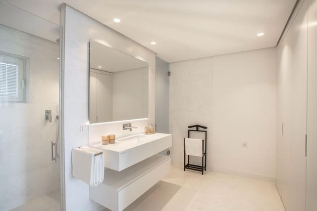 2 bedroom Apartment for sale in Ojen with pool garage - € 995,000 (Ref: 8584570)