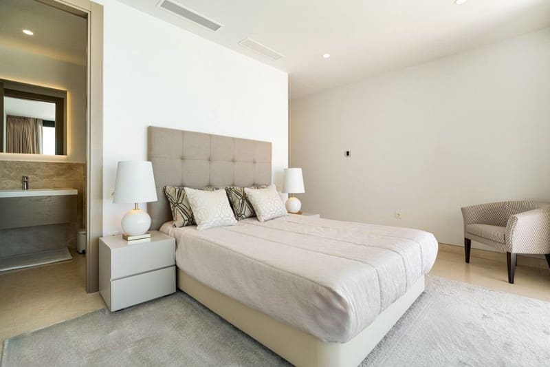 5 bedroom Villa for sale in Benahavis with pool garage - € 4,995,000 (Ref: 8597400)