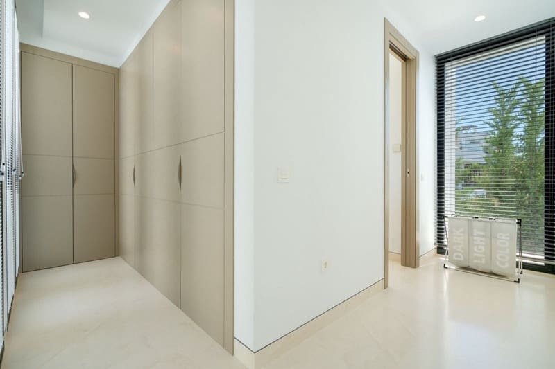 5 bedroom Villa for sale in Benahavis with pool garage - € 4,995,000 (Ref: 8597400)