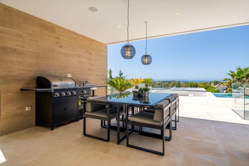 5 bedroom Villa for sale in Benahavis with pool garage - € 4,995,000 (Ref: 8597400)