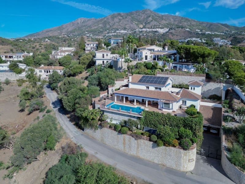 4 bedroom Villa for sale in Mijas with pool garage - € 1,499,000 (Ref: 8599528)