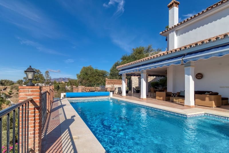 4 bedroom Villa for sale in Mijas with pool garage - € 1,499,000 (Ref: 8599528)