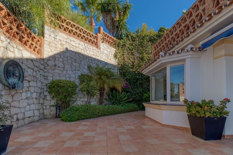 4 bedroom Villa for sale in Mijas with pool garage - € 1,499,000 (Ref: 8599528)