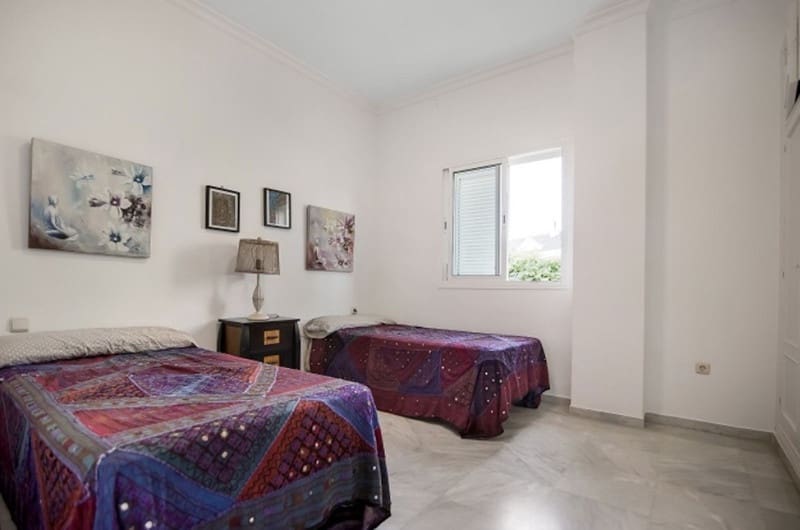 5 sovrum Villa till salu i Sotogrande med pool garage - 1 350 000 € (Ref: 8601768)