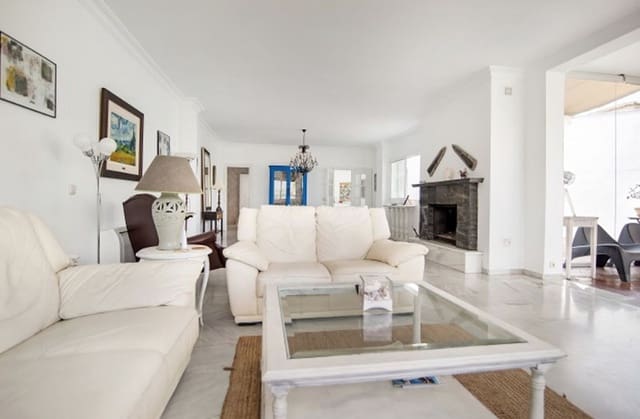 5 sovrum Villa till salu i Sotogrande Alto, San Roque med pool garage - 1 350 000 € (Ref: 8601768)