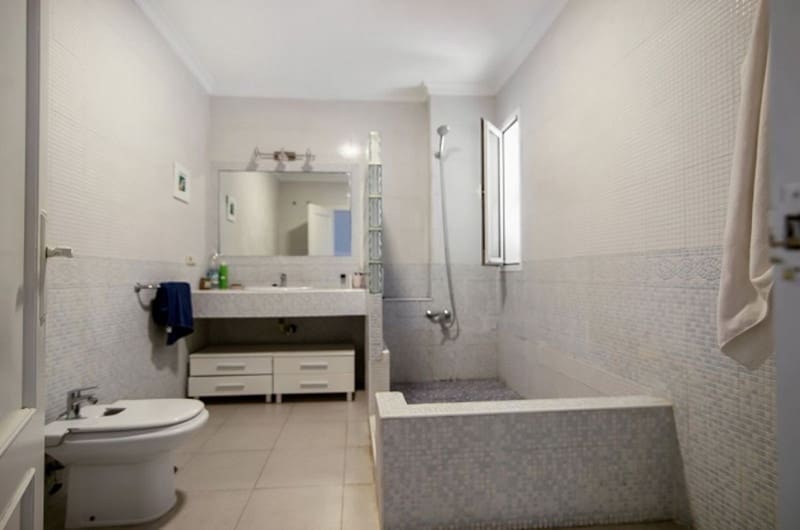 5 sovrum Villa till salu i Sotogrande med pool garage - 1 350 000 € (Ref: 8601768)