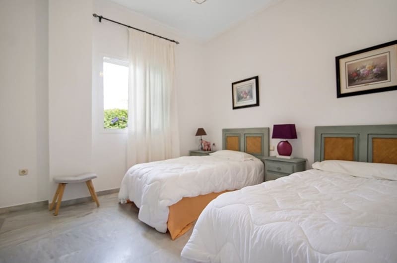 5 sovrum Villa till salu i Sotogrande med pool garage - 1 350 000 € (Ref: 8601768)