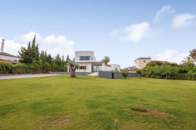 5 sovrum Villa till salu i Sotogrande med pool garage - 1 350 000 € (Ref: 8601768)