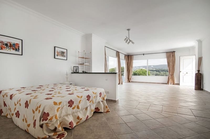 5 sovrum Villa till salu i Sotogrande med pool garage - 1 350 000 € (Ref: 8601768)