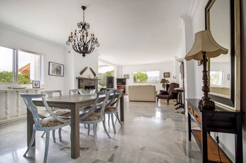 5 sovrum Villa till salu i Sotogrande med pool garage - 1 350 000 € (Ref: 8601768)