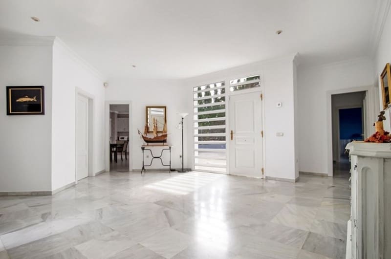 5 sovrum Villa till salu i Sotogrande med pool garage - 1 350 000 € (Ref: 8601768)