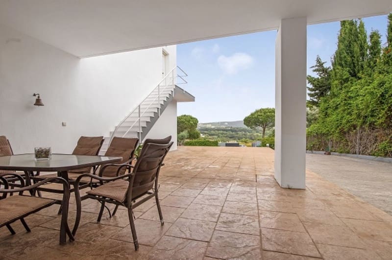 5 sovrum Villa till salu i Sotogrande med pool garage - 1 350 000 € (Ref: 8601768)