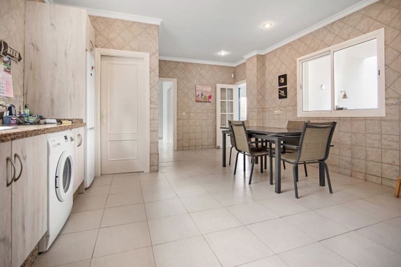 5 sovrum Villa till salu i Sotogrande med pool garage - 1 350 000 € (Ref: 8601768)