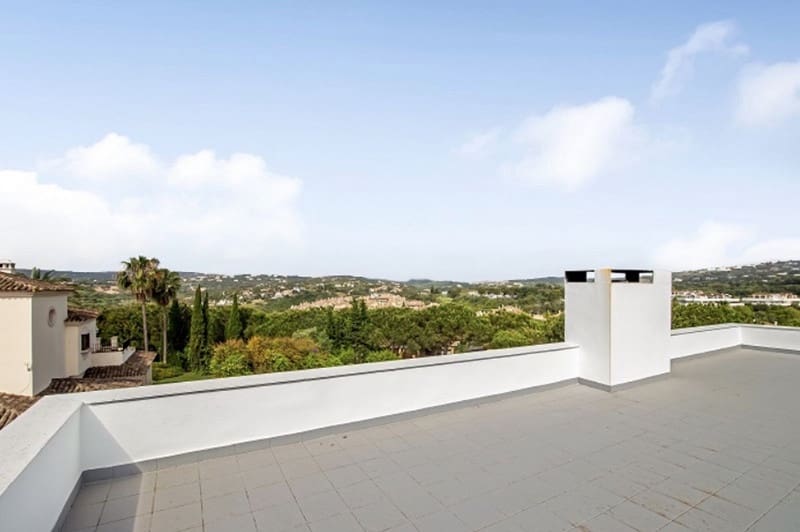 5 sovrum Villa till salu i Sotogrande med pool garage - 1 350 000 € (Ref: 8601768)