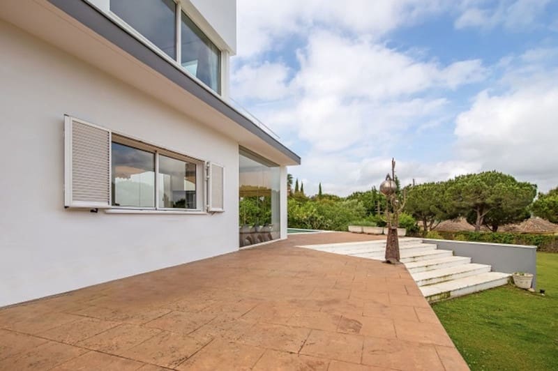 5 sovrum Villa till salu i Sotogrande med pool garage - 1 350 000 € (Ref: 8601768)