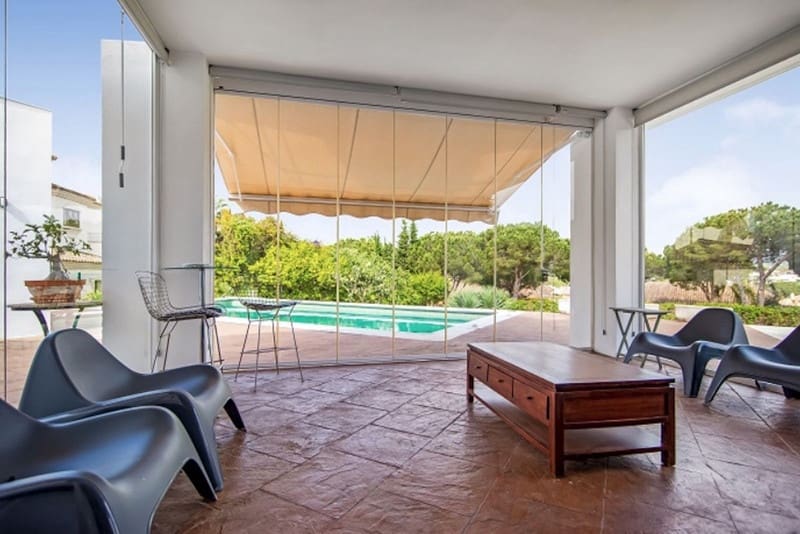 5 sovrum Villa till salu i Sotogrande med pool garage - 1 350 000 € (Ref: 8601768)