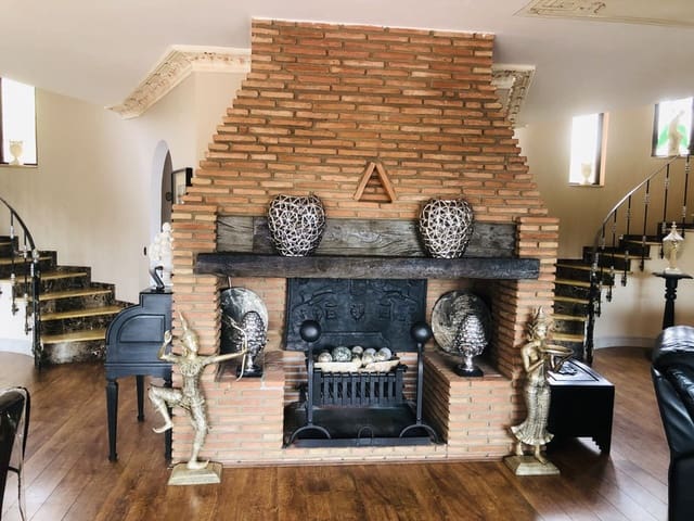 7 sovrum Villa till salu i Benalmádena med pool garage - 2 500 000 € (Ref: 8601770)