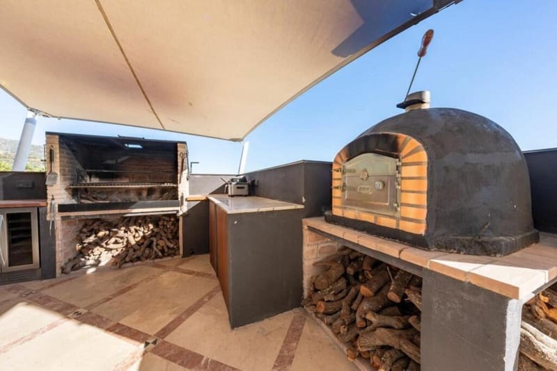 4 bedroom Penthouse for sale in Marbella with pool garage - € 4,250,000 (Ref: 8601771)