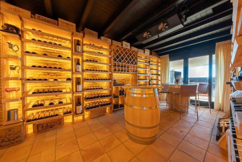 4 bedroom Penthouse for sale in Marbella with pool garage - € 4,250,000 (Ref: 8601771)