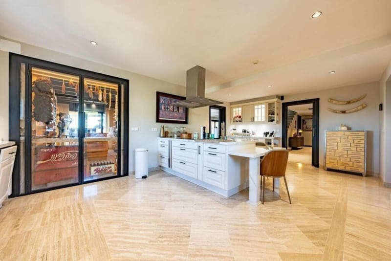 4 bedroom Penthouse for sale in Marbella with pool garage - € 4,250,000 (Ref: 8601771)