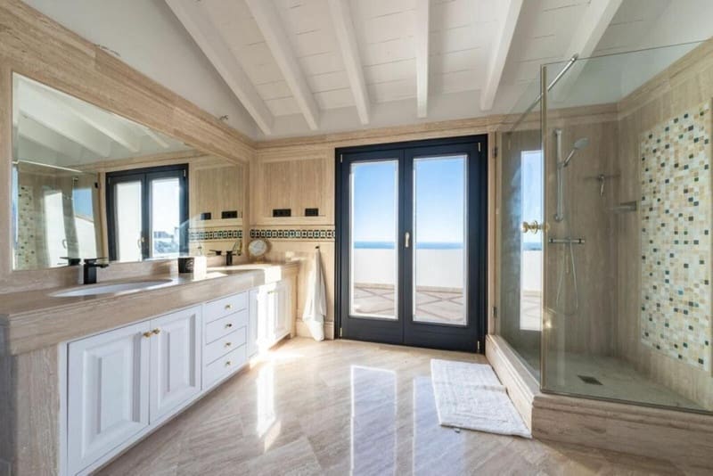 4 bedroom Penthouse for sale in Marbella with pool garage - € 4,250,000 (Ref: 8601771)