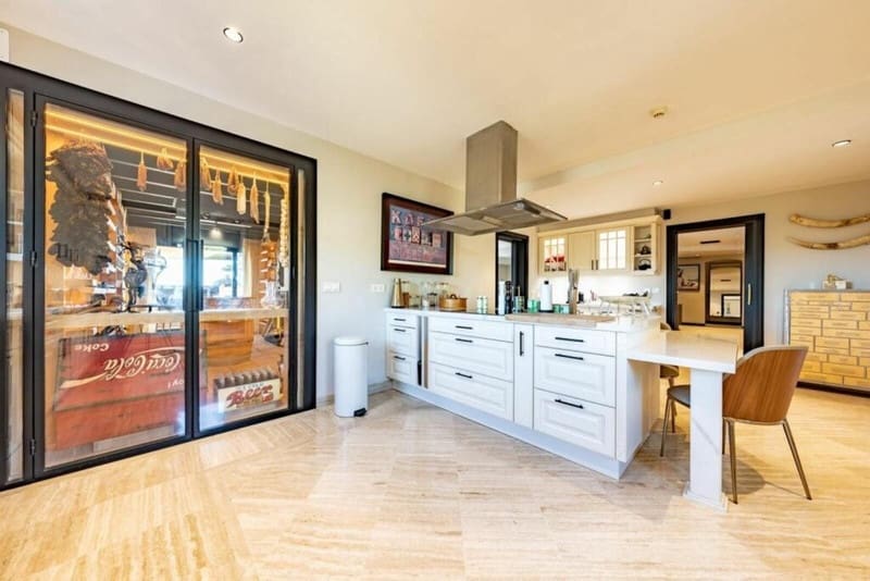 4 bedroom Penthouse for sale in Marbella with pool garage - € 4,250,000 (Ref: 8601771)