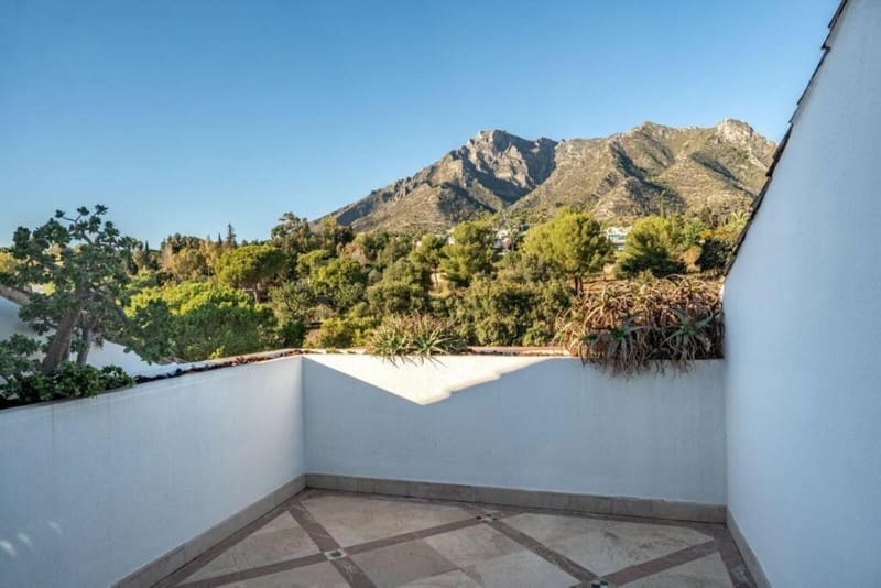 4 bedroom Penthouse for sale in Marbella with pool garage - € 4,250,000 (Ref: 8601771)