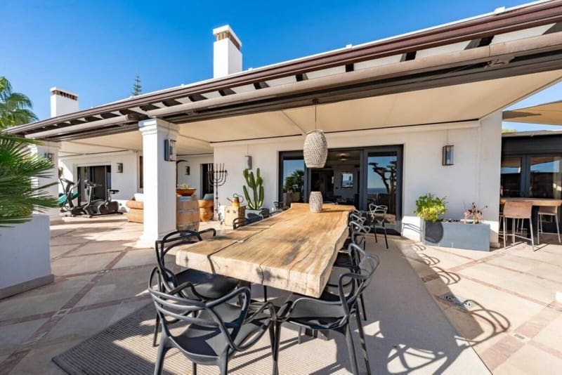 4 bedroom Penthouse for sale in Marbella with pool garage - € 4,250,000 (Ref: 8601771)