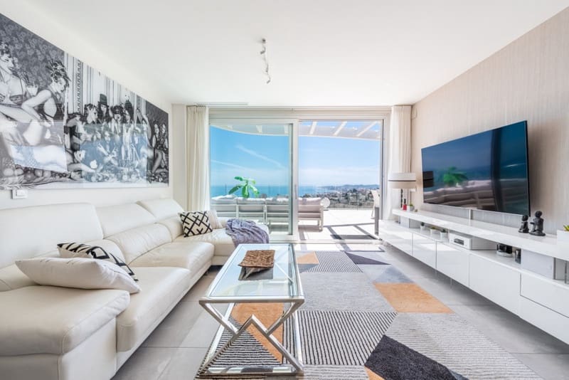 3 bedroom Penthouse for sale in Fuengirola with pool garage - € 946,000 (Ref: 8601772)