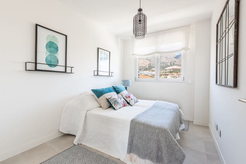 3 bedroom Penthouse for sale in Fuengirola with pool garage - € 946,000 (Ref: 8601772)