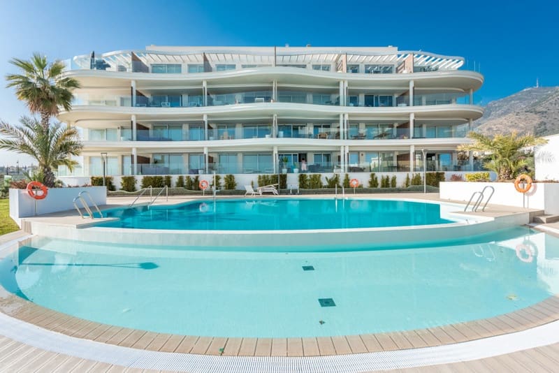 3 bedroom Penthouse for sale in Fuengirola with pool garage - € 946,000 (Ref: 8601772)